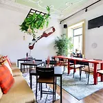 Ambiente بيت شباب *